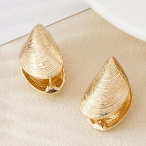 (2 for $25) Chic Ocean-Inspired Shell Spiral Earrings